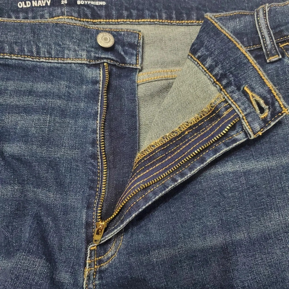 NWOT Old Navy Women's Mid-Rise Boyfriend Denim Shorts 26 Plus - Picture 5 of 6